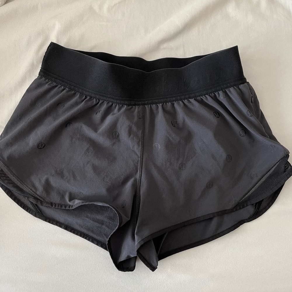 RARE lululemon logo print high rise hotty hots